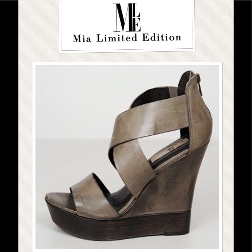 Women's Tan Wedges